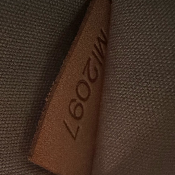 LOUIS VUITTON Vernis Reade PM Perle - Picture 5 of 10